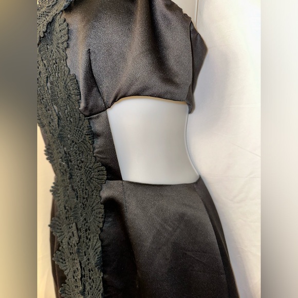 Twelve by twelve XS SIDE CUT OUT BLACK DRESS NEW NWT - Picture 3 of 10